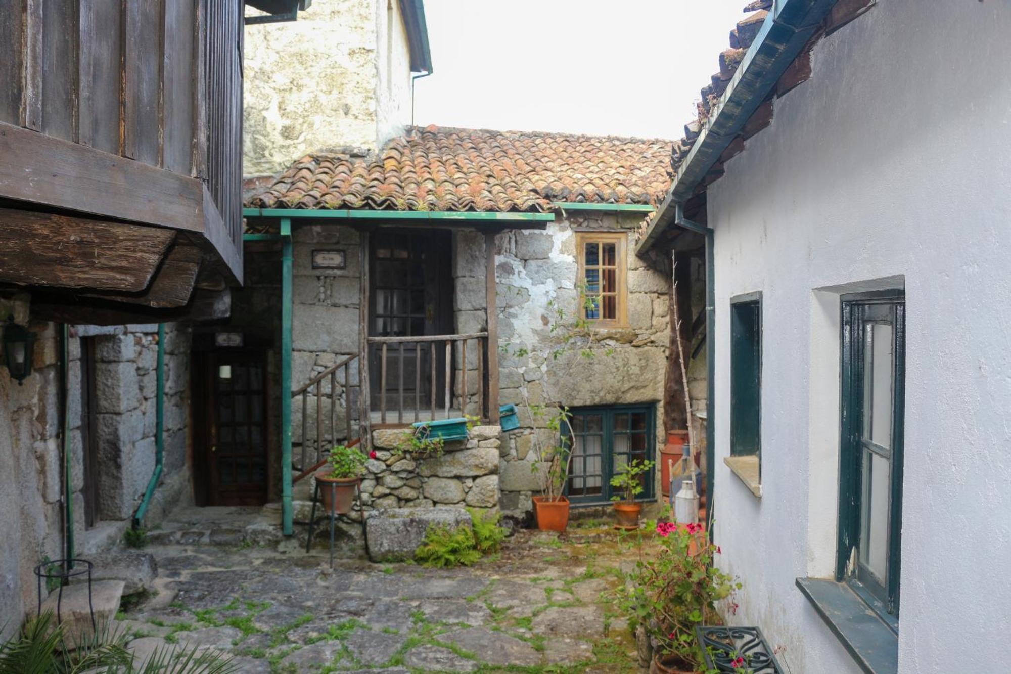 Casa Campo Das Bizarras Castro Daire Exterior photo
